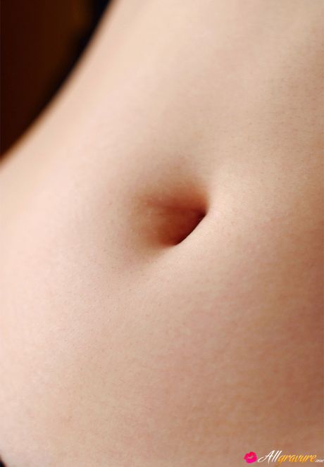 all gravure: La modelo asiática Haruka Osawa muestra sus pequeñas tetas y su culo caliente en un solo