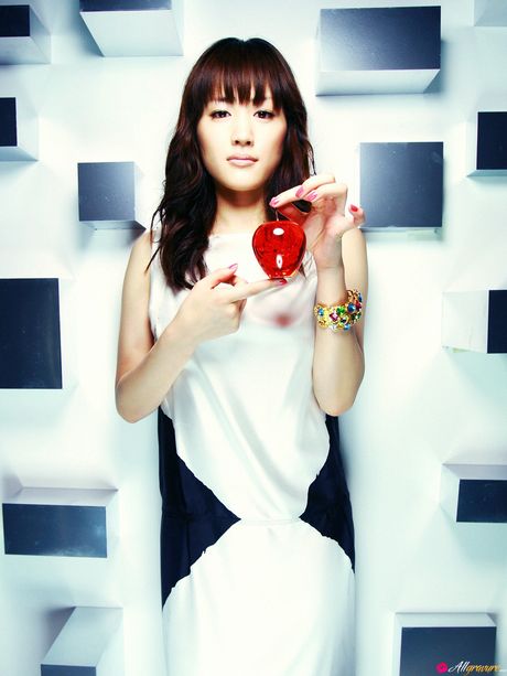 all gravure: 亞洲女孩 Haruka Ayase 展示她的大胸部並獨自擺姿勢