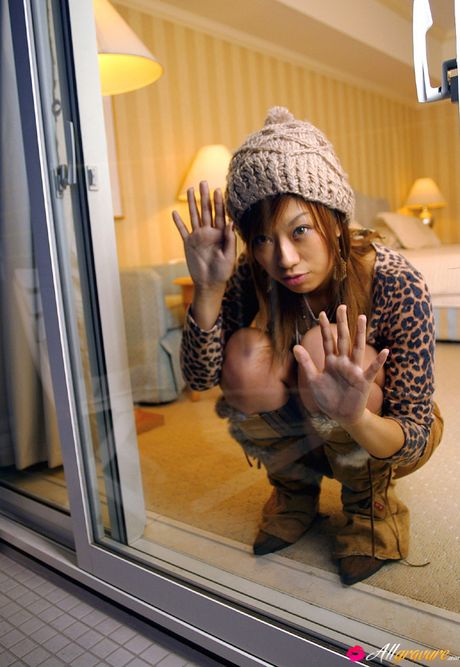 all gravure: Aux yeux bruns et aux cheveux bruns, c