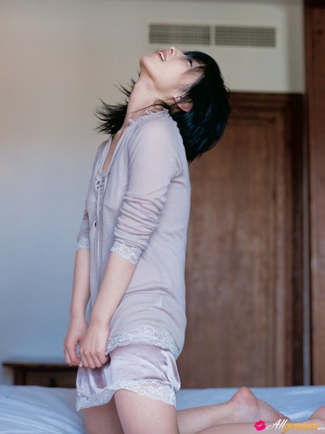 all gravure: La muñeca asiática Hiroko Sato lo muestra todo sin vergüenza