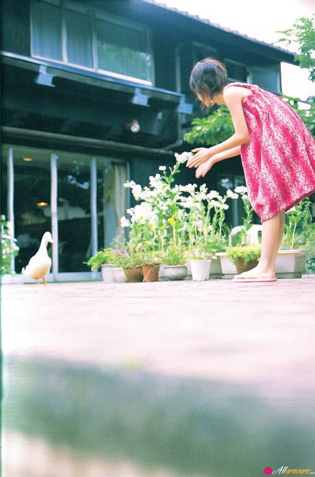 all gravure: Asian girl Reina Tanaka gets naked on a blanket in a field