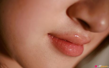 all gravure: Asian girl Itsuki Tachibana exhibits her big booty and poses in a solo