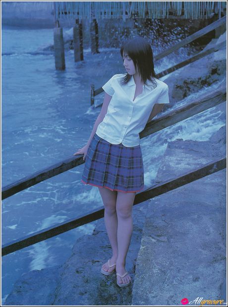 all gravure: Asian stunner Yuko Ogura highlights her small tits and poses in a bikini