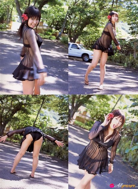 all gravure: 亞洲女孩三屋洋子在單人秀中展示她的大乳房和原始狀態的模特