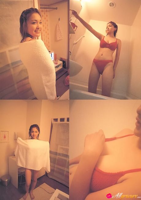 all gravure: Asiatische Süße Reon Kadena zeigt ihre winzigen Titten und ihre kahle Muschi in einem Solo