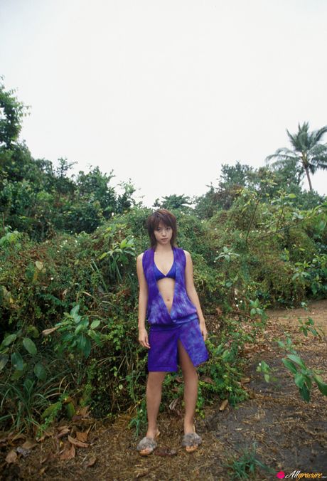 all gravure: Adolescente asiática de biquíni Mayuko Iwasa mostra seu corpo gostoso