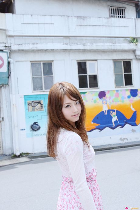 all gravure: Nice japanese cutie Akiho Yoshizawa flaunts her flat tits and bald pussy in a solo