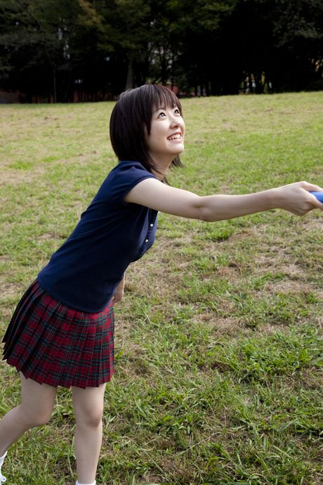 all gravure: La deslumbrante asiática Saki Shimizu hace alarde de sus diminutos pechos y posa con un sombrero