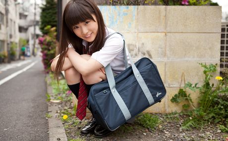 all gravure: 見事な日本の美女、篠原ゆりがニーソックスを履いて裸になり、オナニーする