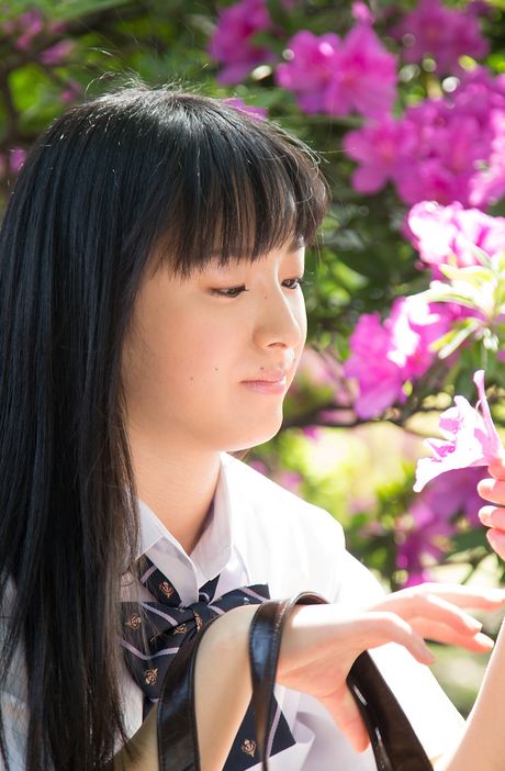 all gravure: Schoolgirl Juna Oshima reveals her small tits and shows off her undraped figure outdoors