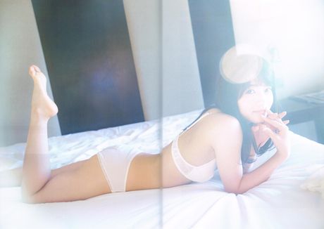 all gravure: Asian teen Yumi Wakatsuki gets naked on a blanket in a forest