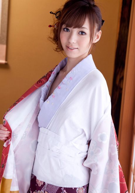 all gravure: Asian girl Hoshi Ai slips off a red kimono to get naked in socks