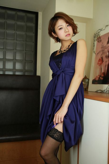 all gravure: 亞洲美女中村靜香脫下黑色連身裙，穿上胸罩模特