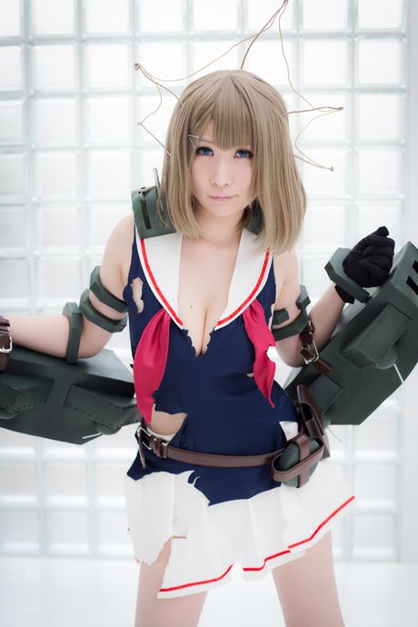 all gravure: La bella asiatica Atsuki si spoglia con guanti e stivali in un assolo
