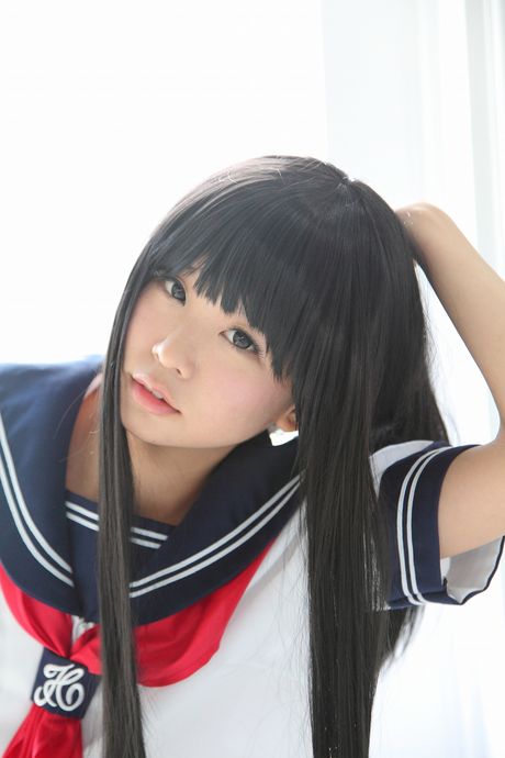 all gravure: Aziatisch schoolmeisje Akira Itsuki wordt naakt op een balkon in een matrozenkraag