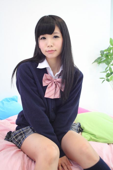 all gravure: Asian schoolgirl Akira Itsuki displays her nice tits and poses in stockings