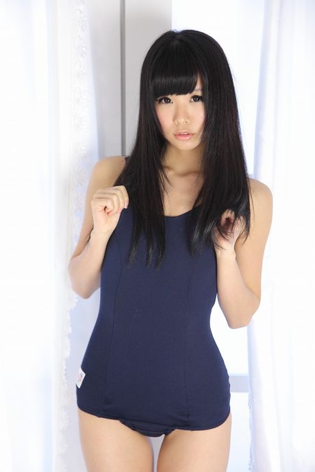 all gravure: Asian girl Akira Itsuki removes her swimsuit and poses in a solo