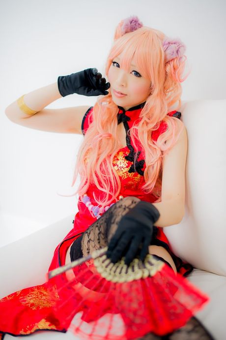 all gravure: Asian beauty Yuki Mashiro wears a fox tail and gloves while modelling