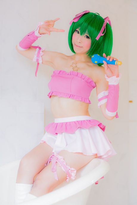 all gravure: Green-haired Yuki Mashiro is posing in her sexy outfit