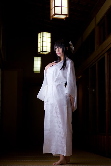 all gravure: Asian babe Sundome Iinkai plays with a bow while naked in a rope bond