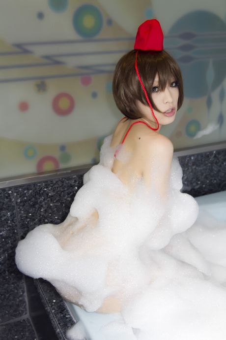 all gravure: 亞洲女孩Arai Yami在浴室裡展現出小胸和完美身材