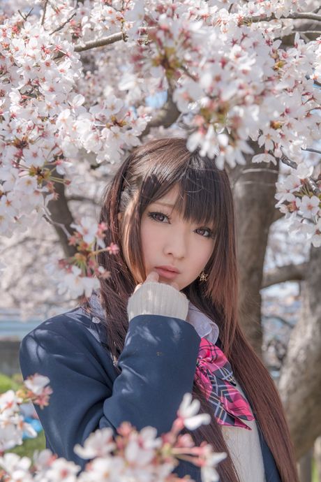 all gravure: Azjatycka nastolatka Kasyou Rosiel pokazuje swoje płaskie cycki i pozuje w szkolnym mundurku