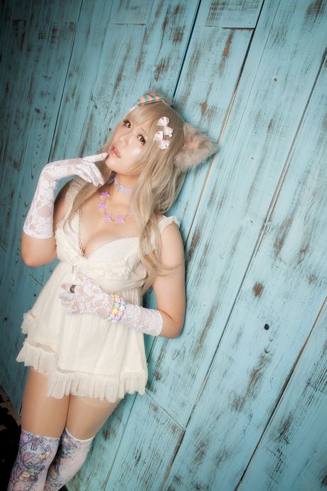 all gravure: Azjatka Usagi pokazuje swoje duże cycki i pozuje w seksownym solo