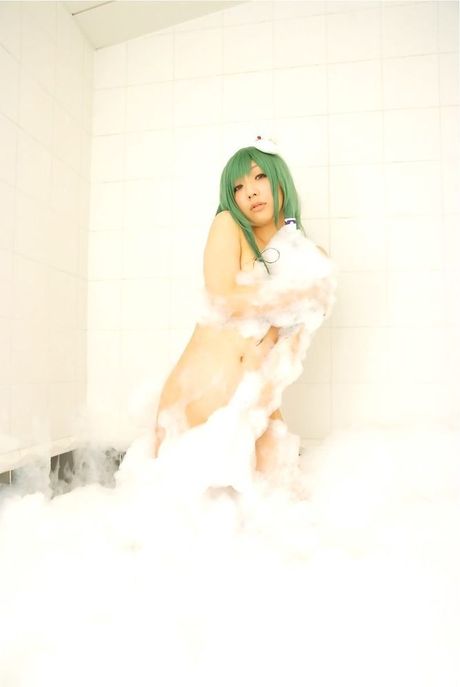 all gravure: La modella asiatica Misaki Hanamura mostra i suoi fantastici meloni e offre la sua figura senza vestiti in un