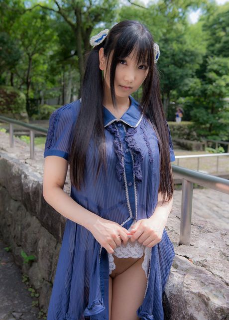 all gravure: Azjatycka nastolatka Lenfriedom Type H7 pokazuje swoją łysą cipkę w seksownym plenerowym striptizie