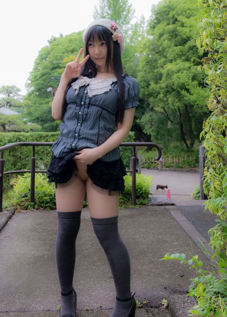 all gravure: アジアのティーン、レンフリードムが帽子とストッキングで裸になる