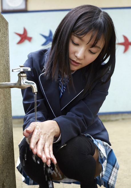 all gravure: La morena Ayana Nishinaga muestra su cuerpo caliente en un striptease en solitario