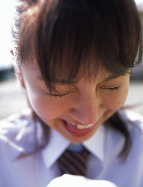 all gravure: La teenager asiatica Sygaya Risako mostra le sue tette minuscole ed esibisce le sue forme naturali sul ponte di comando
