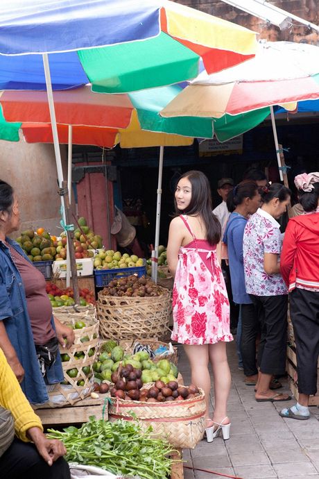 all gravure: Asian stunner Saaya highlights her firm tits and models in the raw in the garden