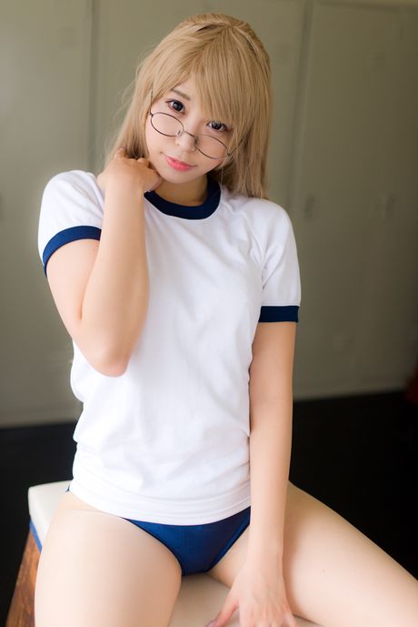 all gravure: Azjatycka piękność Sundome Iinkai rozbiera się w okularach