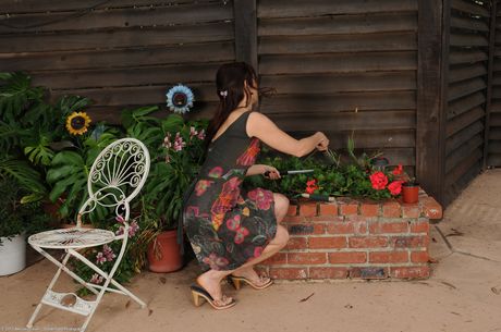 all over 30: 主婦のジャスミンMが裸になり、完璧なお尻とピンクのオマンコを披露