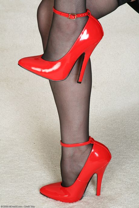 all over 30: Redhead mommy Wednesday demonstrates her massive tits and spreads her pink pussy