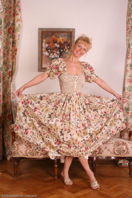 all over 30: Aged czech blond Merilyn shows off her big melons and reveals her naked form in a solo