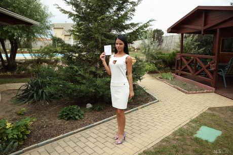 als scan: First-Class hungarian stunner Jessyka Swan gets naked on a blanket in a backyard