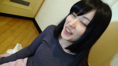 japan lust: Das asiatische Covergirl Natsue Ishimiya zeigt ihre flachen Titten und reibt ihre Klitoris