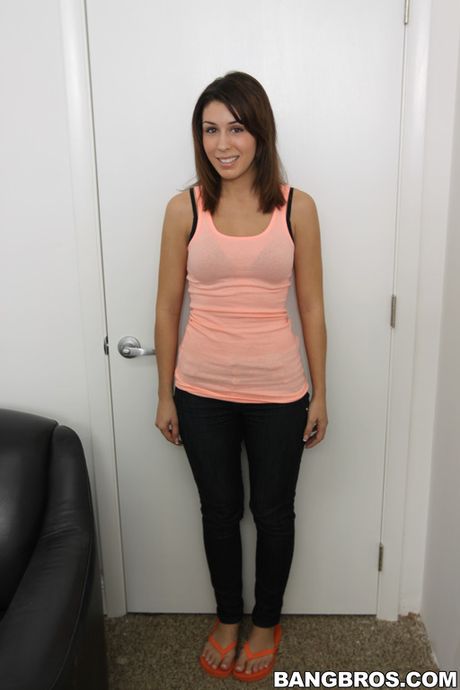 bangbros: Les superbes adolescentes Ashlynn Taylor et Natalie Nunez se font baiser par deux mecs à la fois