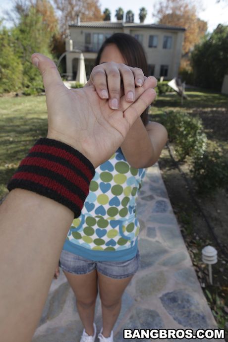 bangbros: Pierwszorzędna irańska dziewczyna Kali pozwala, aby jej cipka została zjedzona i wyruchana przez napalonego ogiera