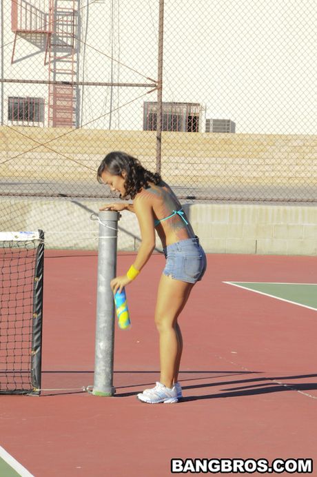 bangbros: La brillante blonde Jessica Lynn et ses amies se font baiser en groupe