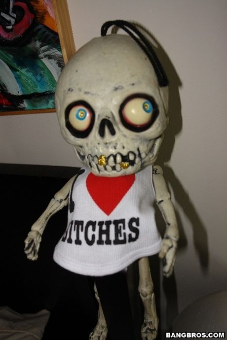 bangbros: 魅惑的なアメリカ人の金髪ペイトン・ラファティは、熱いお尻を舐められ、彼女の猫をチンポで突かれる