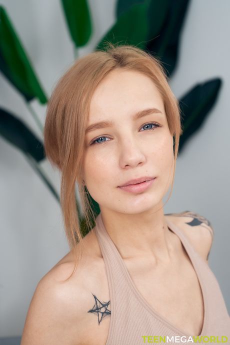 beauty-angels: Brown haired Tea Mint and blonde Kate Love are doing yoga poses