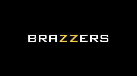 brazzers network: Die hellhaarigen Cougars Lenina Crowne und Gina Varney haben einen Dreier in einem Motel