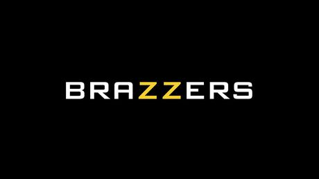 brazzers network: La brune Bella Blu se fait baiser deux fois lors d