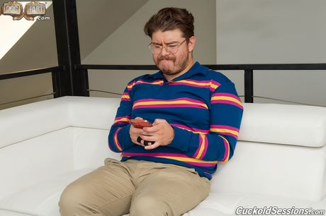 cuckold sessions: Delicate american girl Celestina Blooms has sex with a black man in a kitchen