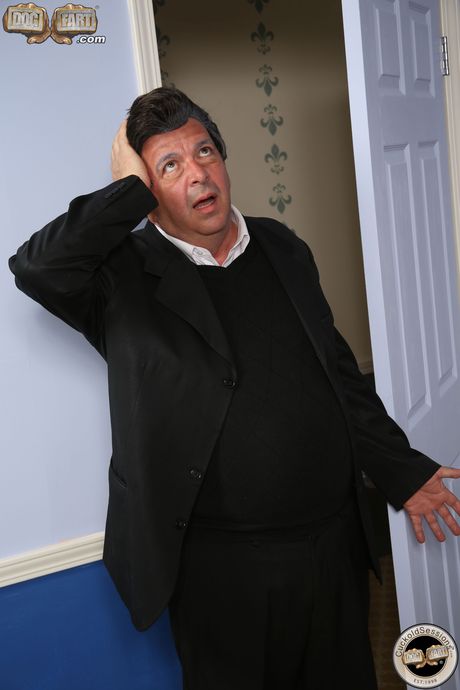 cuckold sessions: La mamá rubia Nina Hartley y una morena son folladas por un hombre negro