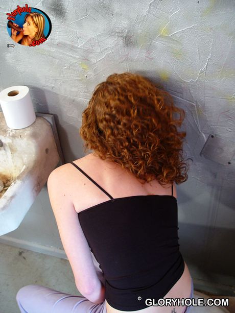 gloryhole: Stunning american girl Amber Simpson gets her pussy licked out and fucked in a bathroom