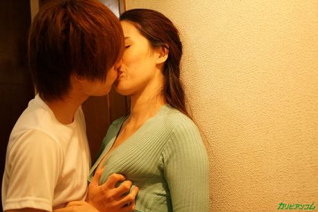 Asian dolls Chisato Takayama and Nana Kamiyama get banged during a 3some Asian dolls Chisato Takayama and Nana Kamiyama get banged during a 3some